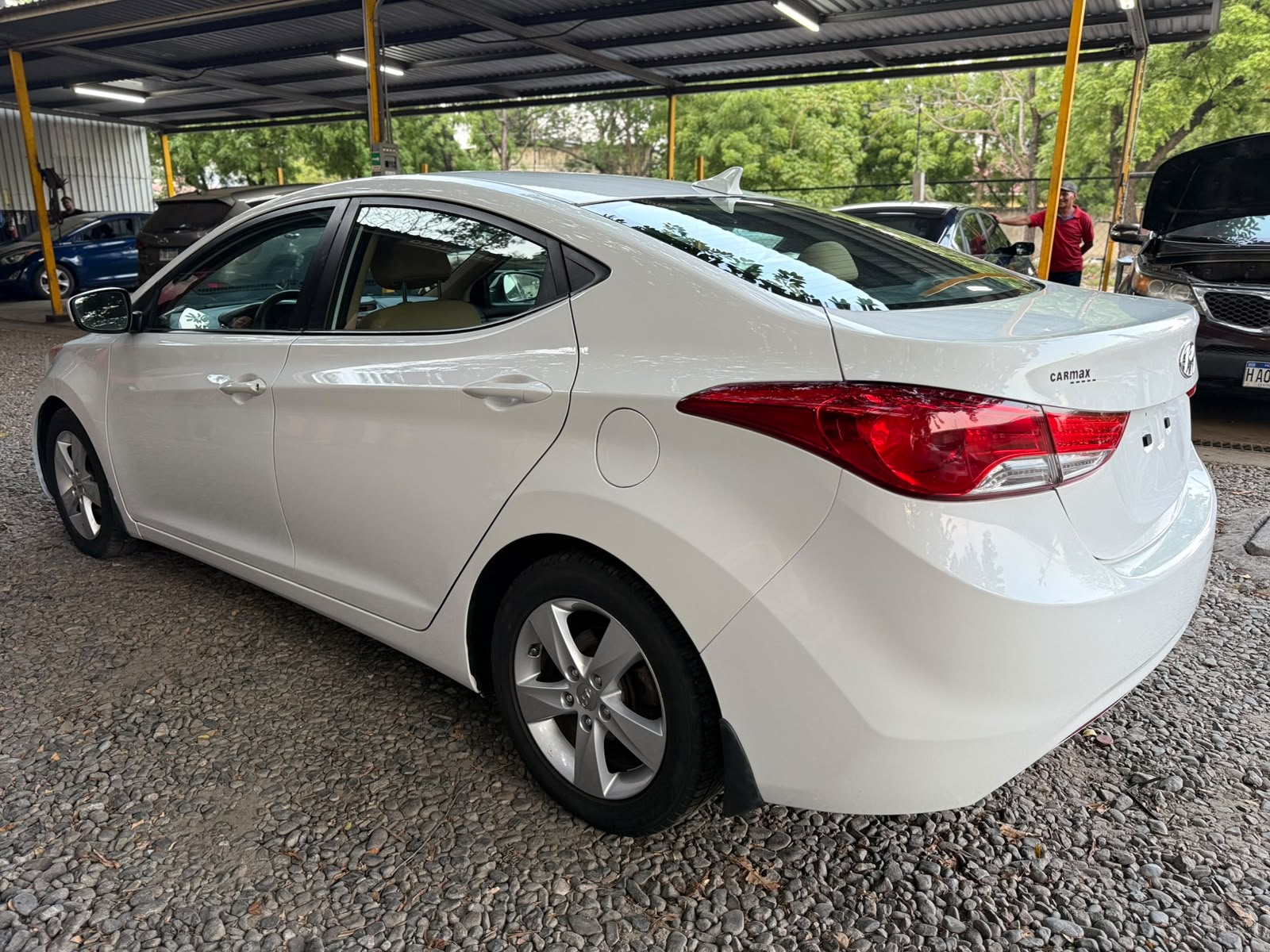 Hyundai Elantra 2013 - foto 2