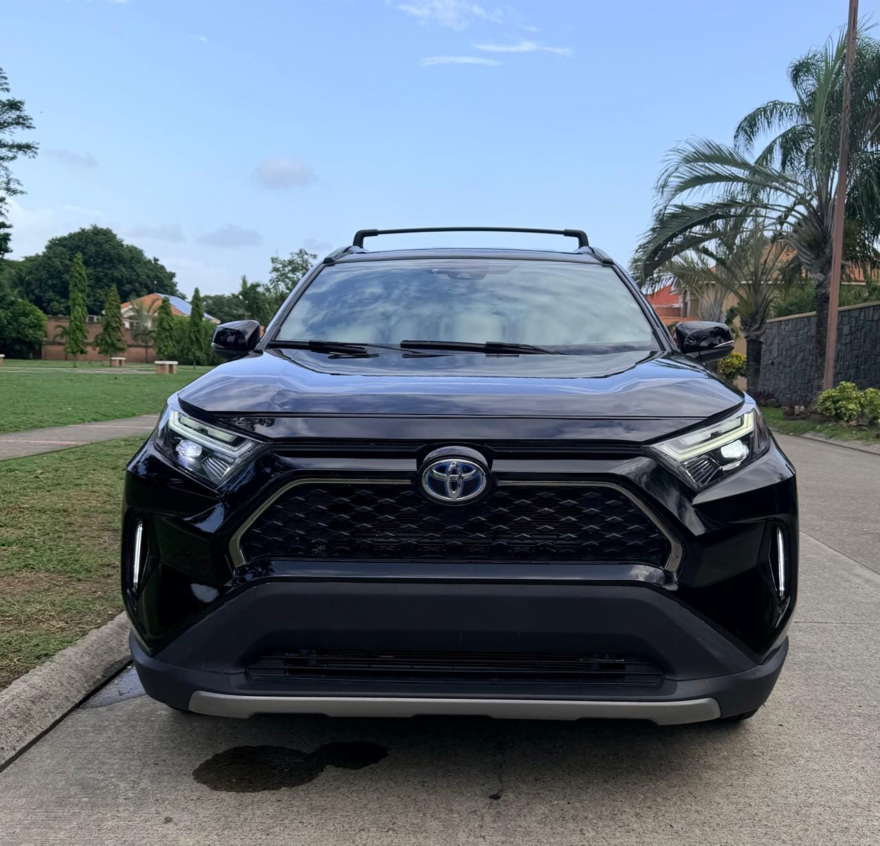 Toyota RAV4 LE Hybrid 2025