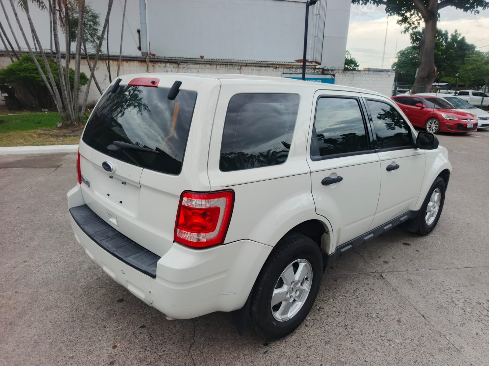 Ford Escape 2011 - foto 2