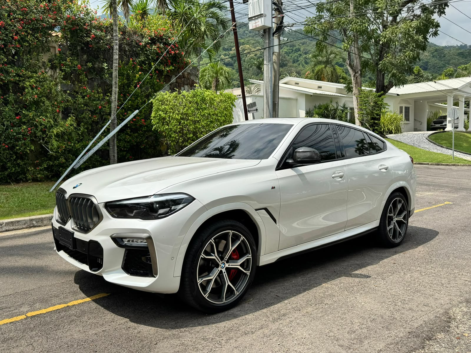 BMW X6 M50i 2022 - foto 8